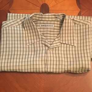 Like New Perry Ellis L Button-Up